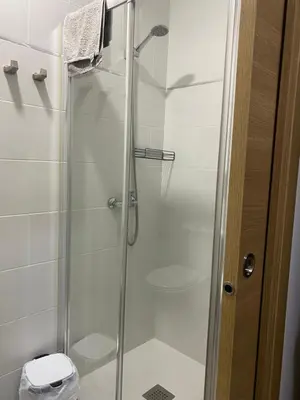 Un baño de CAL PINTABOTES - Apartamento nuevo en Camarasa