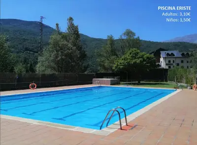 Piscina en o cerca de Casa de la Marmota