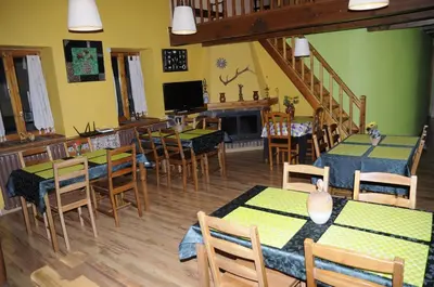 Un restaurante o sitio para comer en La Cabaña