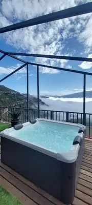 Vista general de una montaña o vista desde la casa o chalet