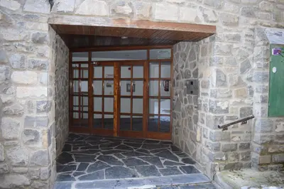 Fachada o entrada de Bubal - con piscina y vistas a los Pirineos