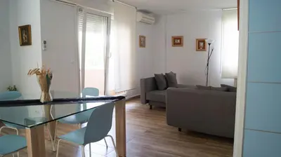 Zona de estar de Zaragoza y sus 2 catedrales