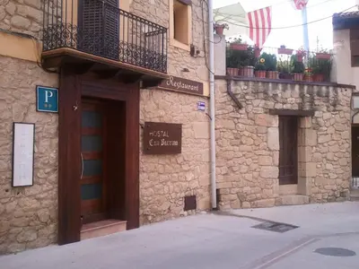 Edificio en el que se encuentra el hostal o pensión