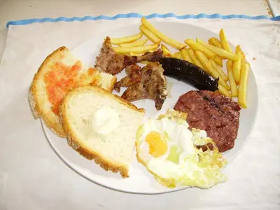 Comida en o cerca of this country house