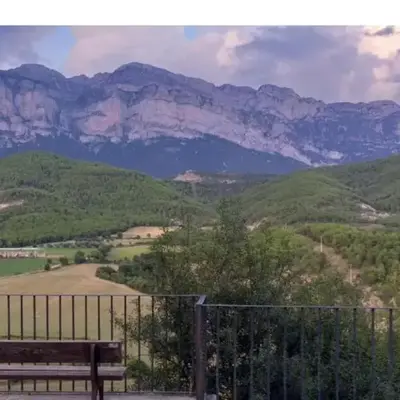 Vistas a la Montaña en un Pueblo con Encanto.