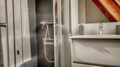 Un baño de Saplan Real Estate SARRAERA