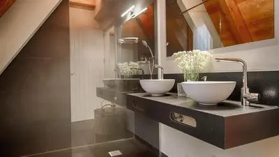 Un baño de Saplan Real Estate SARRAERA