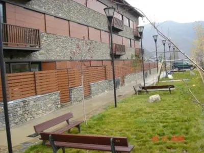 Jardín al aire libre en Valencia de Aneu TP