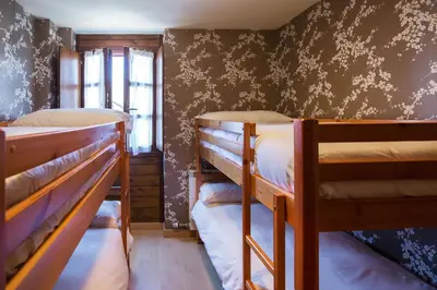 Cama o camas de una habitación en Lanuza by PIRINEOS 360 - Garaje y trastero