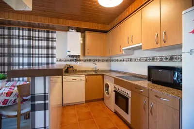 Una cocina o zona de cocina en Lanuza by PIRINEOS 360 - Garaje y trastero