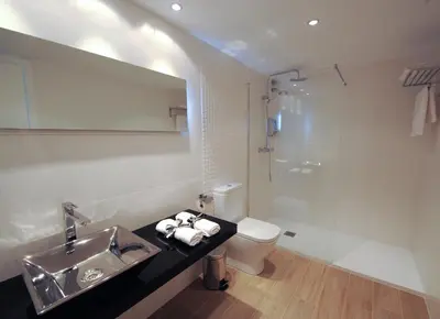 Un baño de Apartamentos Turísticos Mirablanc