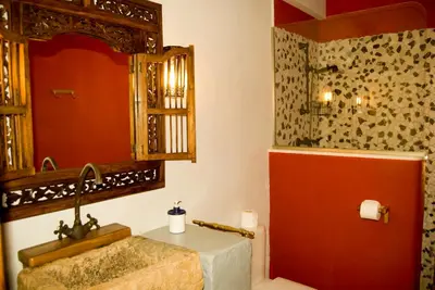 Un baño de Espacios Del Mundo