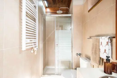 Un baño de Era Salana by SeaMount Rentals