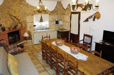 Una cocina o zona de cocina en Casa Rural El Huerto del Trucho