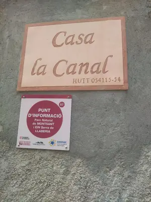 Certificado, premio, señal o documento que está expuesto en Casa la Canal