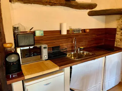 Una cocina o zona de cocina en Loft Apartamento Rural La Fresneda - Casa Vidal