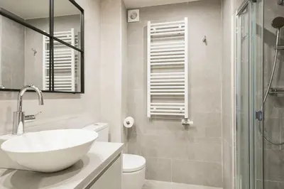 Un baño de Luderna - Apartamento Dera Airola