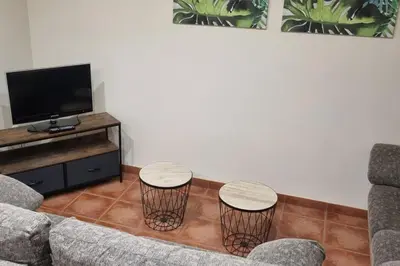 Una televisión o centro de entretenimiento en Casa El Sastre III