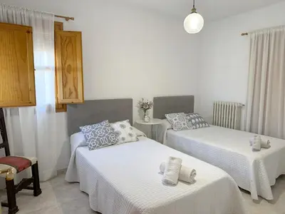 Cama o camas de una habitación en VUT Casa Orrios, en el centro de Alcañiz.