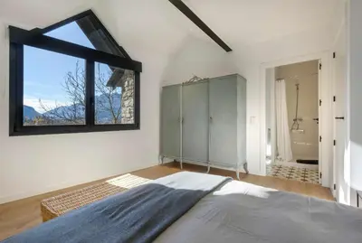 Cama o camas de una habitación en La Borda del Pueyo, borda rural pirineo aragonés