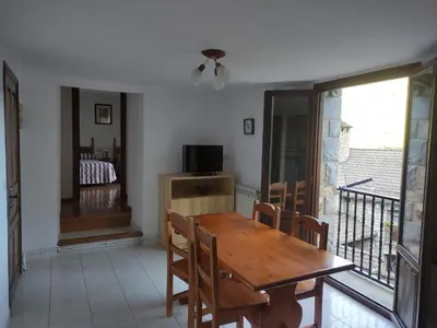 Una televisión o centro de entretenimiento en Apartamento Miguel Torla Ordesa