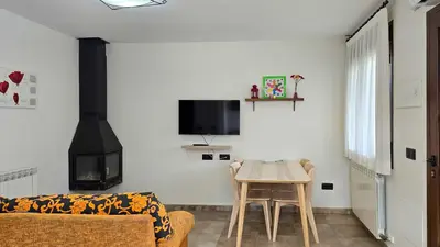 Una televisión o centro de entretenimiento en Casas la Ribera Ordesa