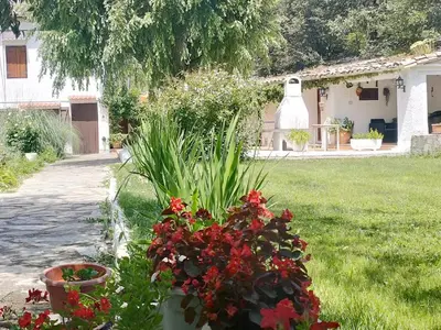 Jardín al aire libre en Casa Rural en Naval, Torre San Rafael