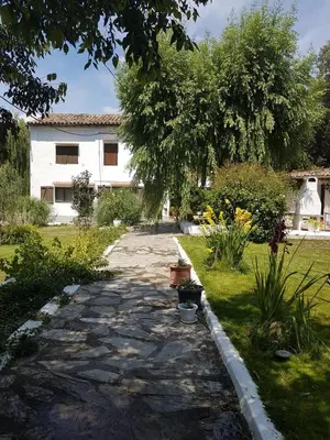 Jardín al aire libre en Casa Rural en Naval, Torre San Rafael