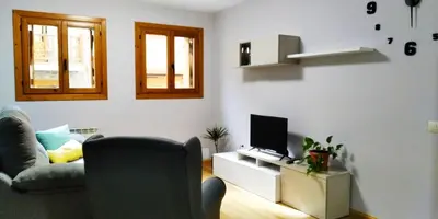 Una televisión o centro de entretenimiento en Apartamentos Tuara