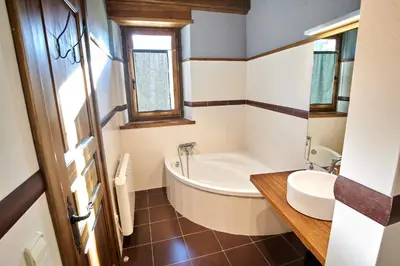 Un baño de PRECIOSA CASA, NAUT ARAN, ALTO ARAN, GESSA, A 4 KM DE BAQUEIRA, 212 M2 wifi