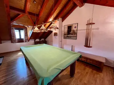 Una televisión o centro de entretenimiento en L06 - Casa Torres De Vallibierna - Villmor