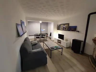 Una televisión o centro de entretenimiento en La Quadra de Quelo 1