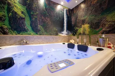 Un baño de APARTAMENTO ESTRELLA SAUNA SPa JACUZZI