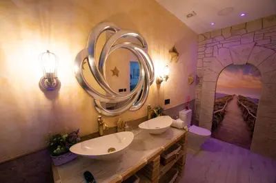 Un baño de APARTAMENTO ESTRELLA SAUNA SPa JACUZZI