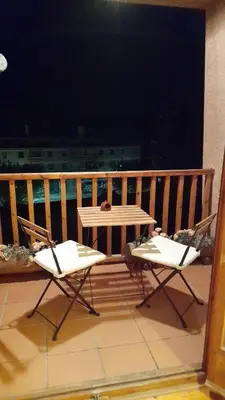 Un balcón o terraza de Apartamento dúplex acogedor con piscina en Rialp