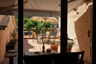 Un balcón o terraza de Amplio apartamento rural con terraza