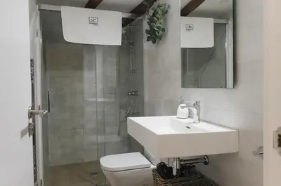 Un baño de Apartaments la Rambla - Licorella - 4 persones