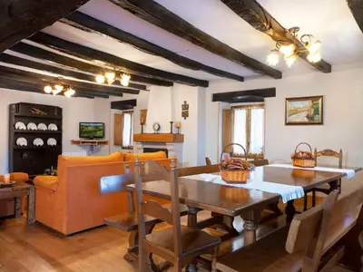 Una televisión o centro de entretenimiento en Casa rural ALBIRENA