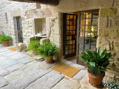 Jardín al aire libre en Masia de Queralt Luxury Casa Rural Spa y Vistas