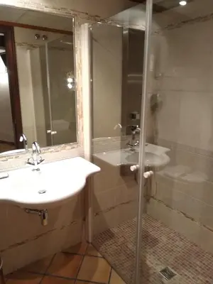 Un baño de HOTEL EL CASTELL