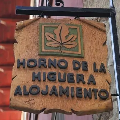 Certificado, premio, señal o documento que está expuesto en Horno de la Higuera Alojamiento