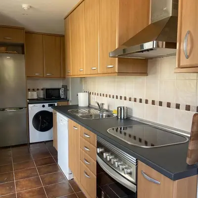 Una cocina o zona de cocina en Apartamento Pirineos, Urb Las Margas Golf