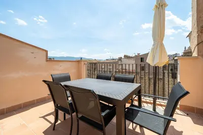 Un balcón o terraza de Hauzify I Apartaments Montblanc