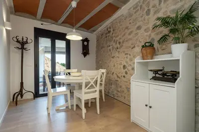 Una cocina o zona de cocina en Hauzify I Apartaments Montblanc