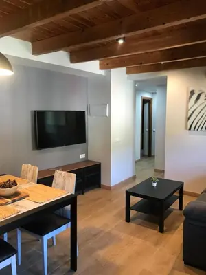 Una televisión o centro de entretenimiento en Parada de Txambonet 2