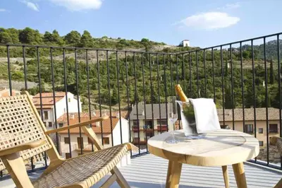 Un balcón o terraza de MOCHO-RURAL-HOME MATARRAÑA SUITE