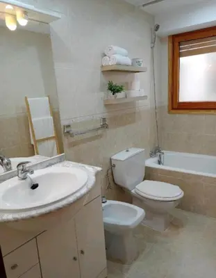Un baño de Origen Pelaire Refugio Tena Centro Biescas con encanto UbicacionTop