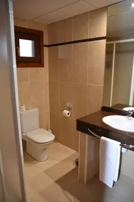 Un baño de Aparthotel Tres Caminos