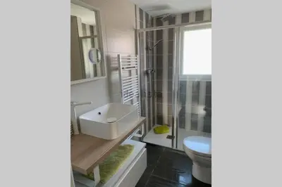 Un baño de Loft con 2 habitaciones recién reformado.