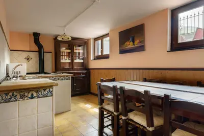Una cocina o zona de cocina en Alojamiento Escarrilla Pirineos